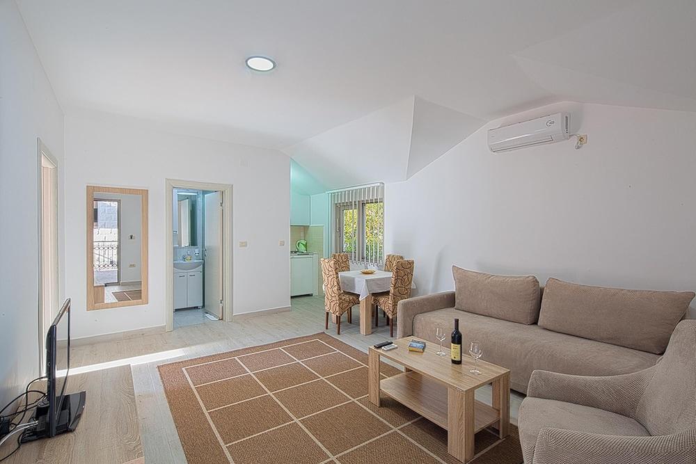 Jovan Apartment *
